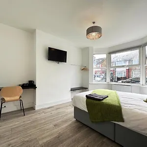 Apartment Deluxe Suits Near Luton Airport, Luton (Bedfordshire)